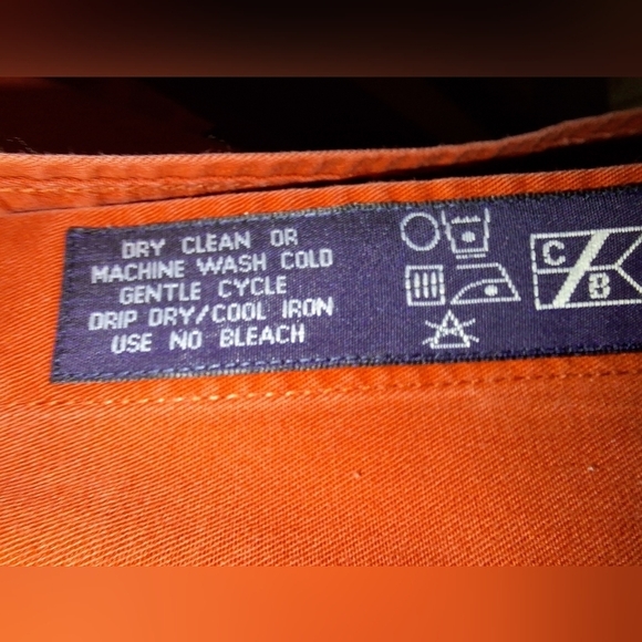 A Cutter & Buck men's short sleeve button-down XL shirt in a rust red color - Picture 5 of 5